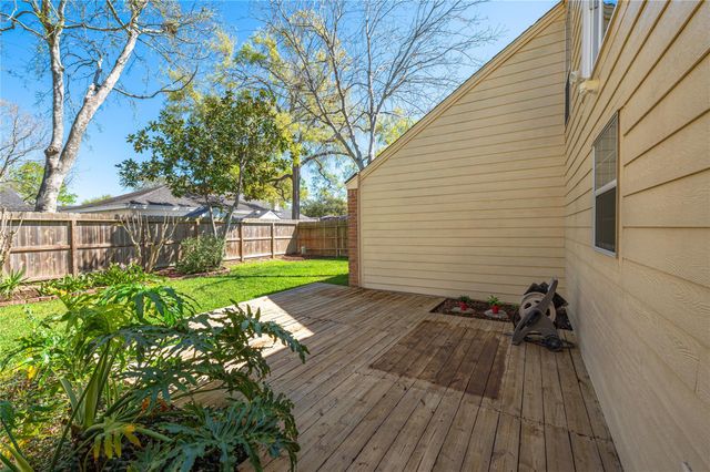 16419 Laurelfield Drive, Houston, TX 77059