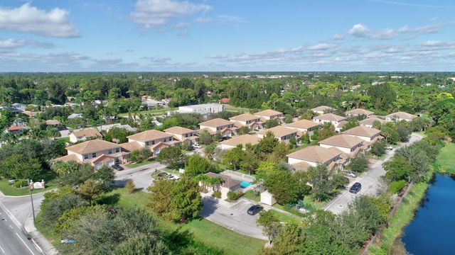 4704 Villas Santorini Drive, Lake Worth, FL 33461