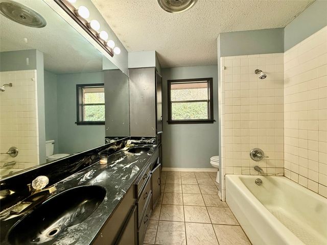 2104 Greenbriar Dr, Ruston, LA 71270