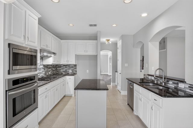 10115 Stone Harbor Way, Irving, TX 75063