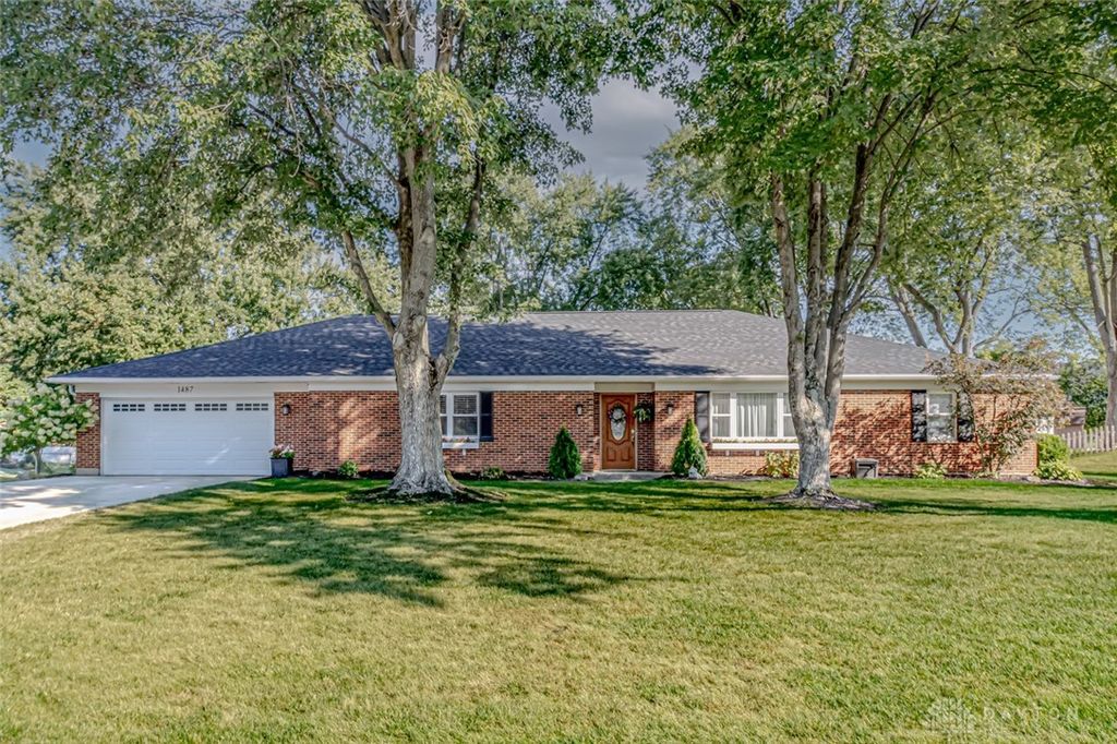 1487 Beaushire Circle, Washington Twp, OH 45459