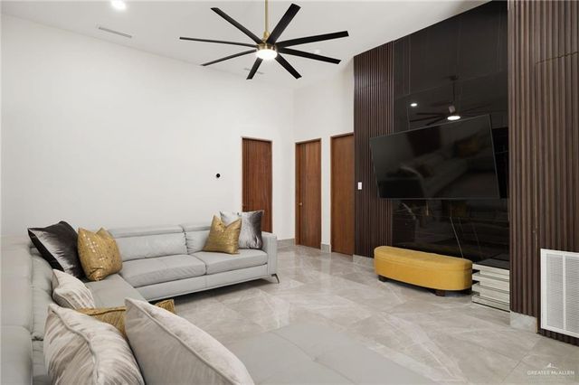 1106 Glenwood Avenue, Mission, TX 78572