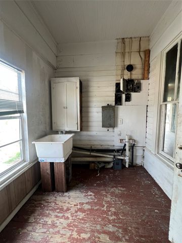 349 Fitzhugh Avenue, Paris, TX 75460