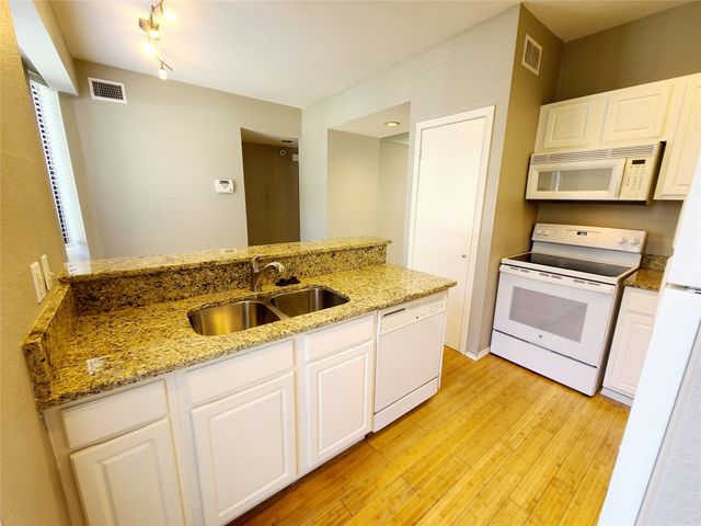 2002 N Fitzhugh Avenue 2, Dallas, TX 75204