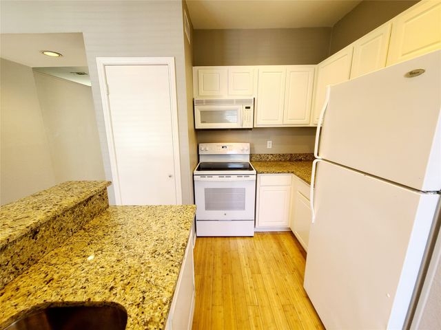 2002 N Fitzhugh Avenue 2, Dallas, TX 75204