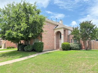307 Forestridge Drive, Mansfield, TX 76063
