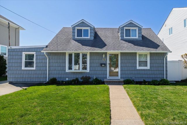 265 W Windsor Parkway, Oceanside, NY 11572