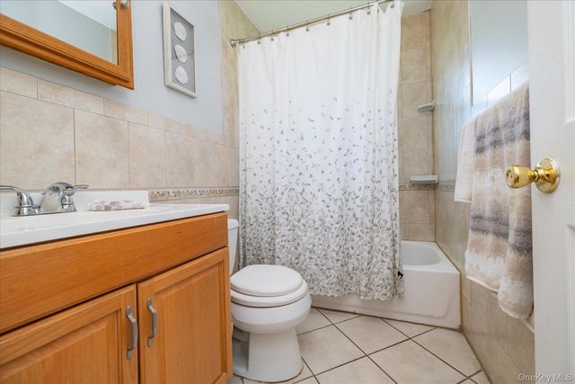 265 W Windsor Parkway, Oceanside, NY 11572