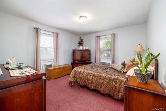 265 W Windsor Parkway, Oceanside, NY 11572