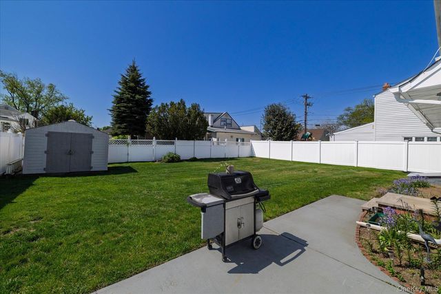 265 W Windsor Parkway, Oceanside, NY 11572