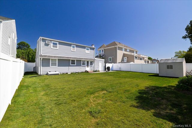 265 W Windsor Parkway, Oceanside, NY 11572
