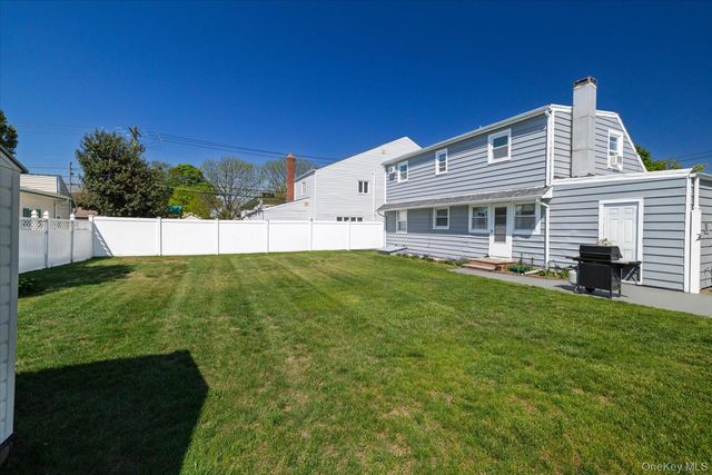 265 W Windsor Parkway, Oceanside, NY 11572