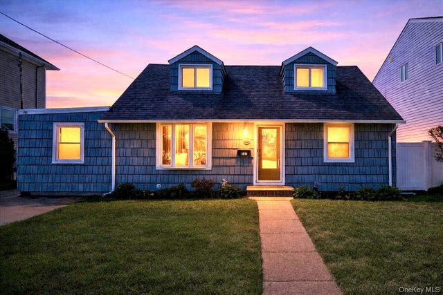 265 W Windsor Parkway, Oceanside, NY 11572