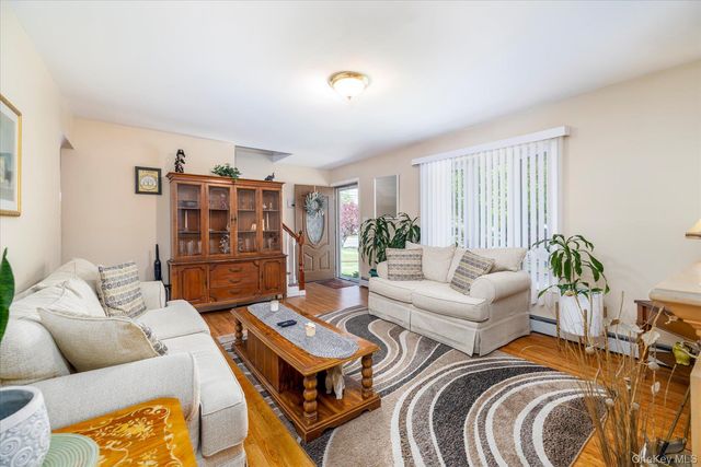 265 W Windsor Parkway, Oceanside, NY 11572
