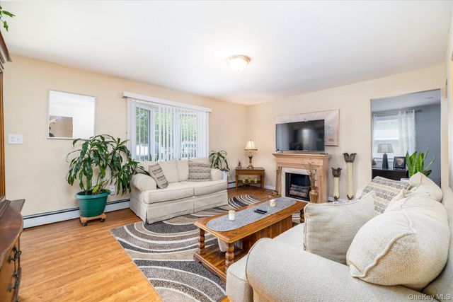 265 W Windsor Parkway, Oceanside, NY 11572