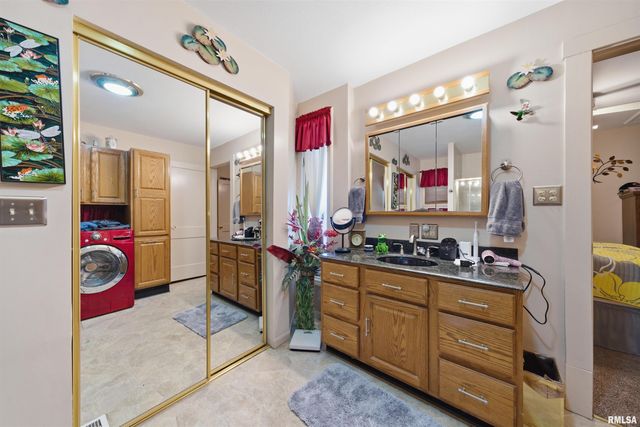 4222 N GALENA Road, Peoria, IL 61614