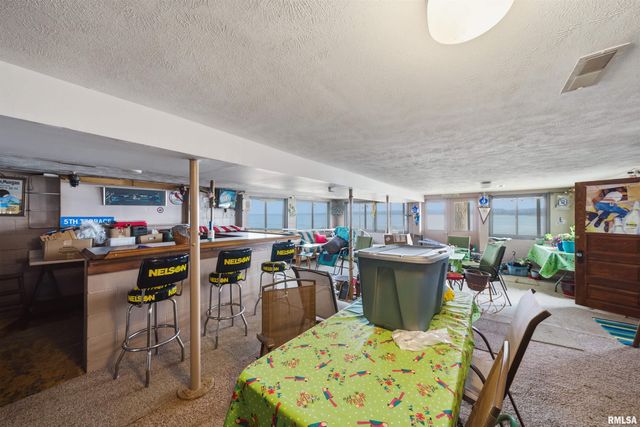 4222 N GALENA Road, Peoria, IL 61614