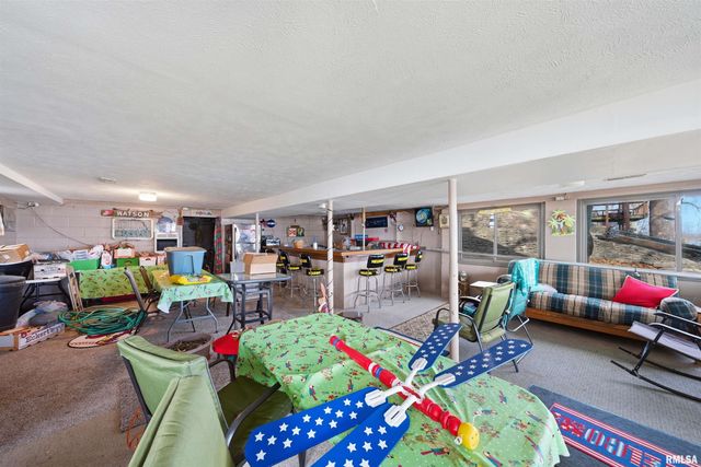 4222 N GALENA Road, Peoria, IL 61614