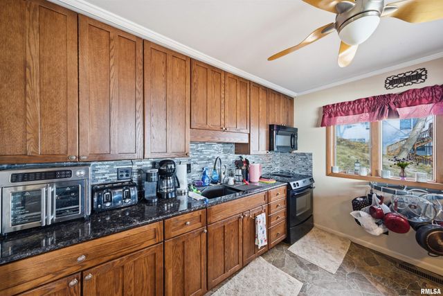 4222 N GALENA Road, Peoria, IL 61614