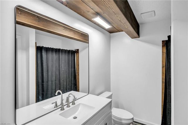 822 Quesnel DR, Virginia Beach, VA 23454