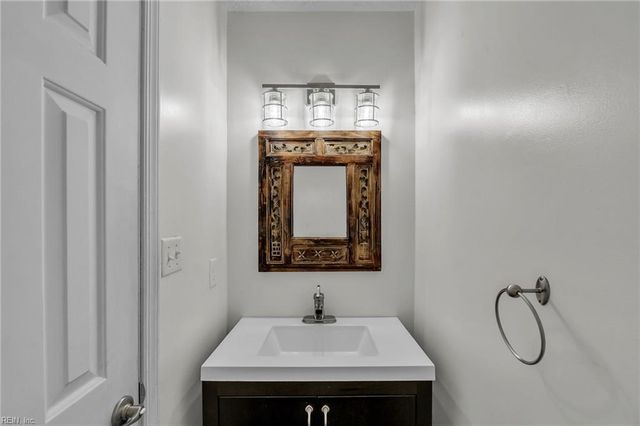 822 Quesnel DR, Virginia Beach, VA 23454