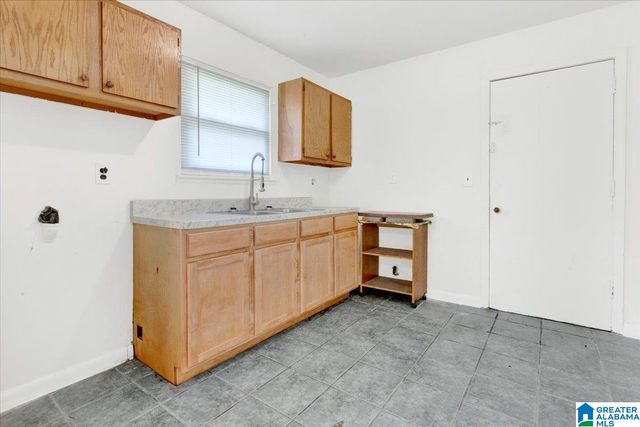 121 11TH AVENUE SW, Birmingham, AL 35211