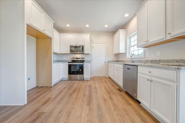 4999 Warrior DR, Salem, VA 24153