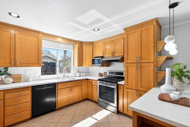 1572 Amesbury Way, San Jose, CA 95127