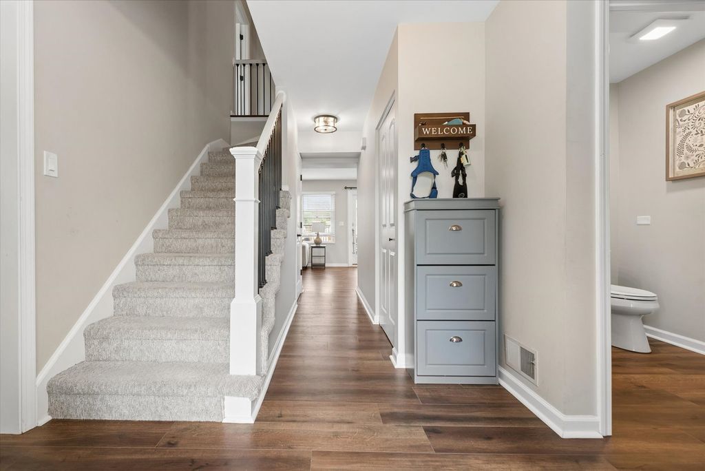 608 Wainsford Drive, Hoffman Estates, IL 60169 — photo 5