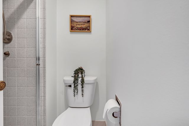 9240 Gross Point Road 410, Skokie, IL 60077