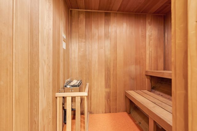 9240 Gross Point Road 410, Skokie, IL 60077