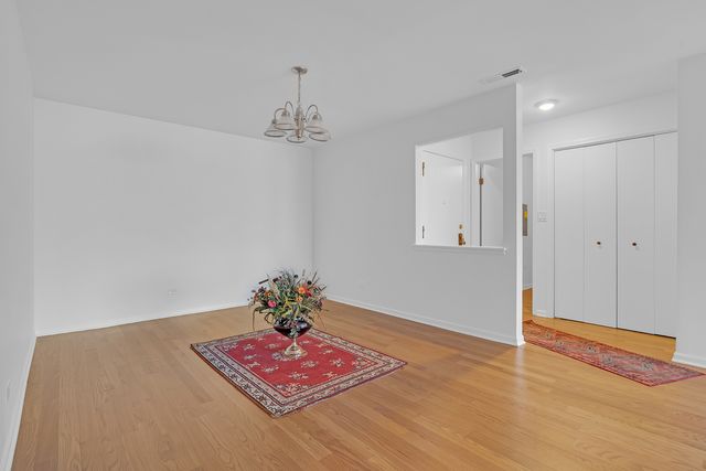 9240 Gross Point Road 410, Skokie, IL 60077