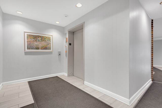 9240 Gross Point Road 410, Skokie, IL 60077