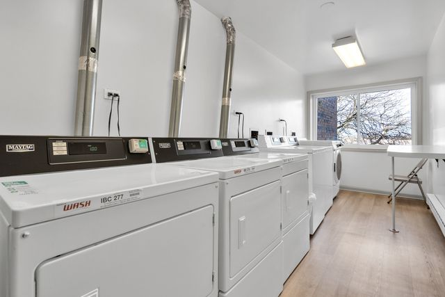 9240 Gross Point Road 410, Skokie, IL 60077