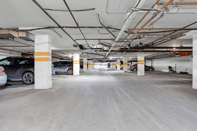 9240 Gross Point Road 410, Skokie, IL 60077