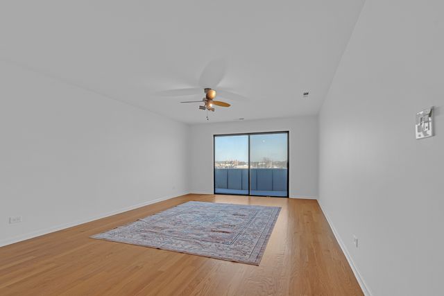 9240 Gross Point Road 410, Skokie, IL 60077