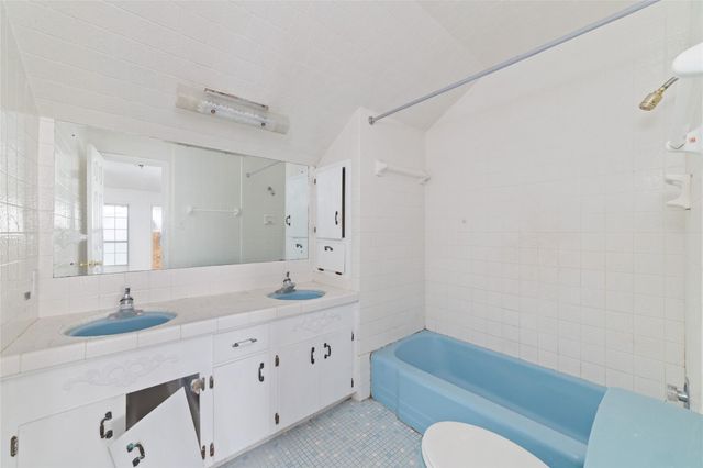 7919 Twin Hills Drive, Houston, TX 77071