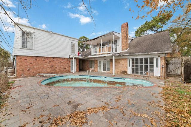 7919 Twin Hills Drive, Houston, TX 77071