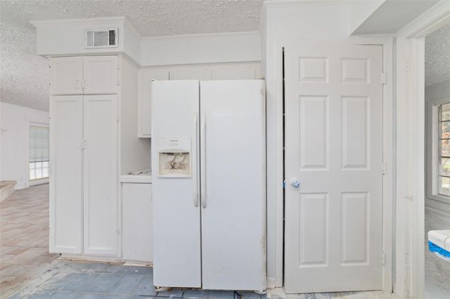 7919 Twin Hills Drive, Houston, TX 77071