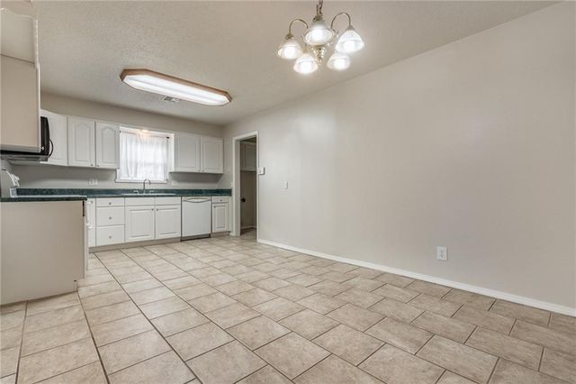 9 Shirley Lane, Edmond, OK 73003