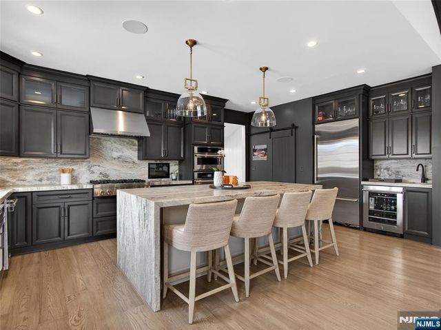 37 Spring Wolf Trail, Franklin Lakes, NJ 07417