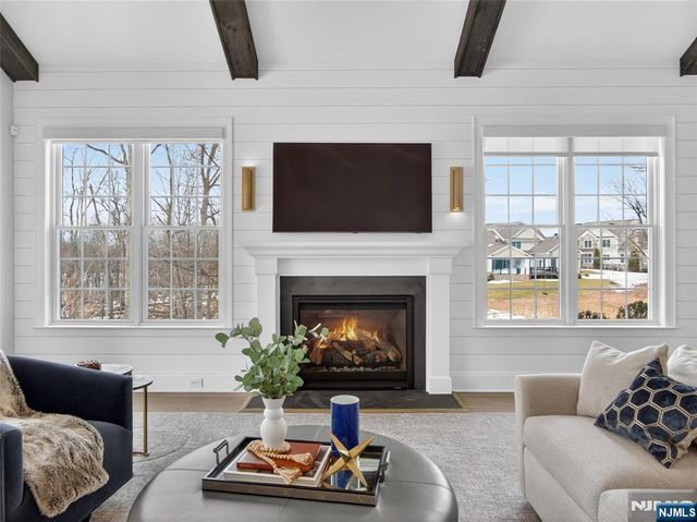 37 Spring Wolf Trail, Franklin Lakes, NJ 07417