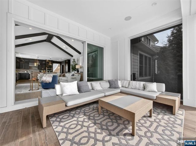 37 Spring Wolf Trail, Franklin Lakes, NJ 07417