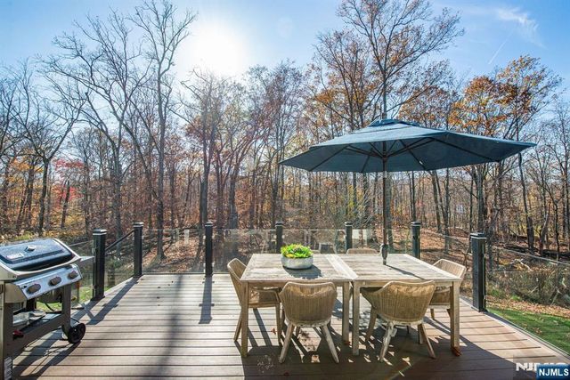 37 Spring Wolf Trail, Franklin Lakes, NJ 07417