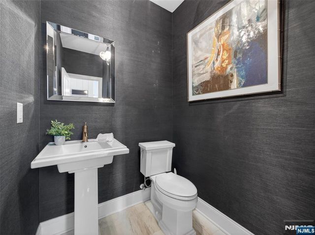 37 Spring Wolf Trail, Franklin Lakes, NJ 07417