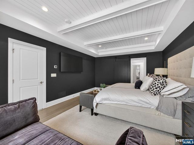 37 Spring Wolf Trail, Franklin Lakes, NJ 07417