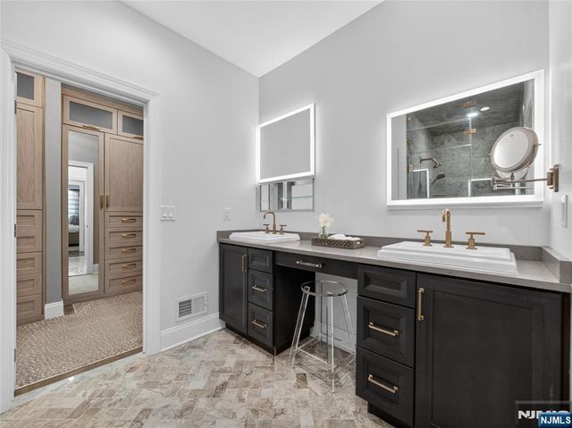 37 Spring Wolf Trail, Franklin Lakes, NJ 07417