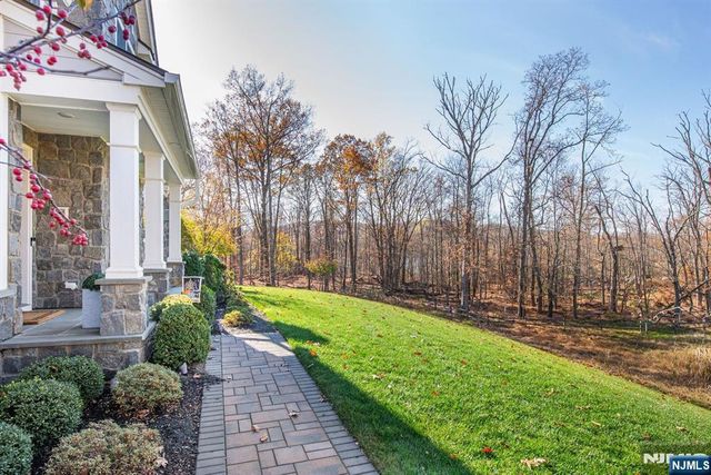 37 Spring Wolf Trail, Franklin Lakes, NJ 07417