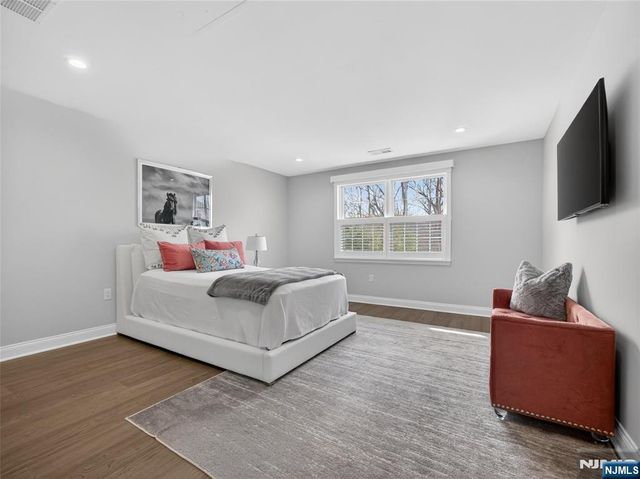 37 Spring Wolf Trail, Franklin Lakes, NJ 07417