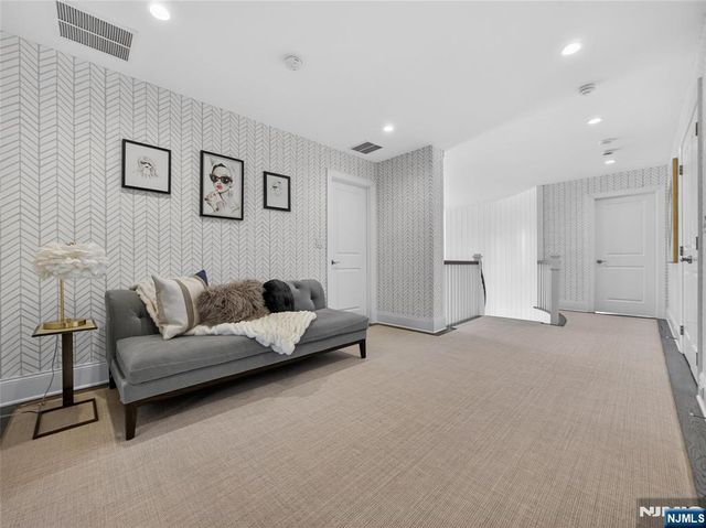 37 Spring Wolf Trail, Franklin Lakes, NJ 07417